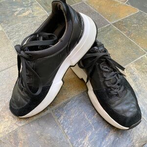 Micheal Kors Sneaker black and white